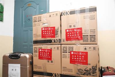 依依商院情 拓路踏歌行——球盟会教职工为2020毕业生打包邮寄行李工作纪实