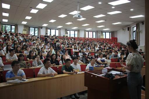 2023级本科生入学教育年级大会及新生班会顺利举行