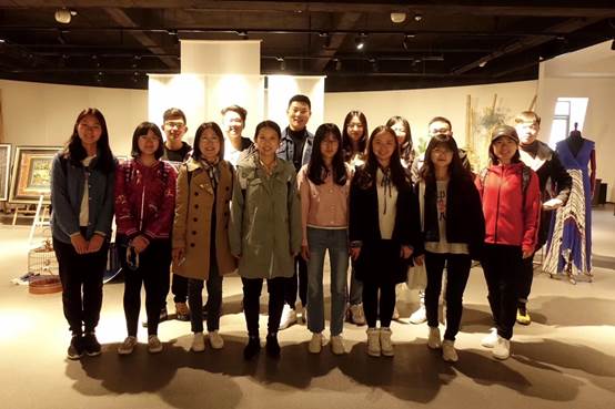 体验传承之旅 融合创新发展——球盟会经济系师生赴依文城堡实地调研