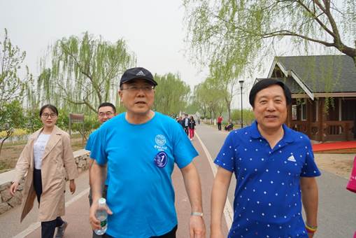 春日正好健步走，齐心踏入新时代——球盟会教职工相约滨河春季健走活动